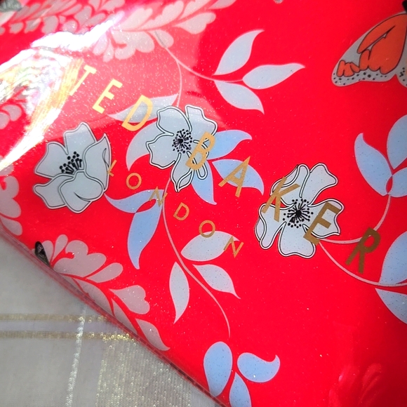 NWT Ted Baker Red Floral Glossy Tote - Picture 3 of 15